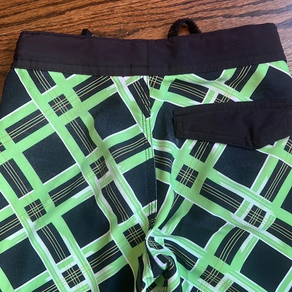 Micros Swim Shorts Size 6 - Picture 4 of 4